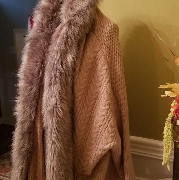 NEW Jessica Simpson Knit Sweater Cardigan With Faux Fur Trim Tan Oversize Medium - Picture 3 of 11